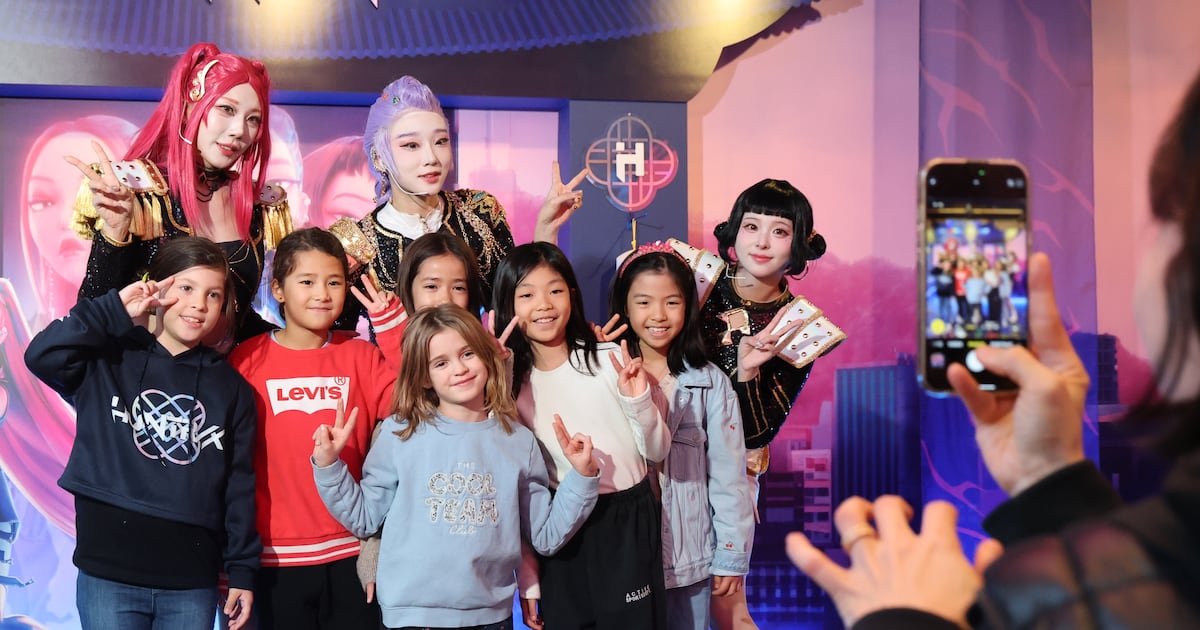 UK School Bans KPop Demon Hunters Songs Over Evil Spirit References - 조선일보