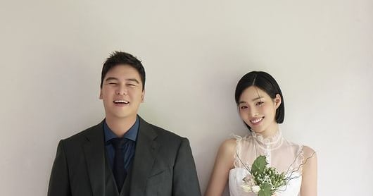 Exclusive: Lee Jang-woo and Jo Hye-won Postpone Honeymoon After Marriage - 조선일보