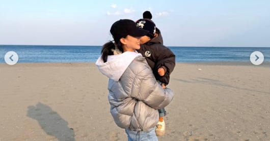 Son Yeon-jae Shares Yangyang Family Trip with Baby - 조선일보