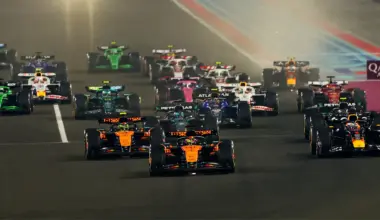 LUSAIL CITY, QATAR - NOVEMBER 28: Oscar Piastri of Australia driving the (81) McLaren MCL39