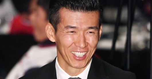 Sean Battles Achilles Pain to Finish Sydney Marathon - 조선일보