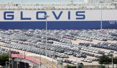 Corporate Sentiment Edges Up, Future Outlook Dims on Tariff Concerns - 조선일보