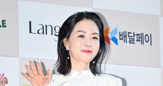 Kim Jeong-nan Collapses, Receives Emergency Stitches for Chin Injury - 조선일보