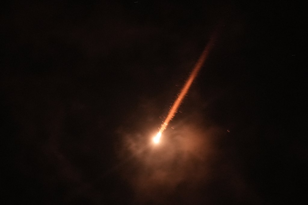 RAMALLAH, WEST BANK - JUNE 19: Missiles fired from Iran are seen streaking across the skies over the city of Ramallah in the West Bank on June 19, 2025. (Photo by Issam Rimawi/Anadolu via Getty Images)