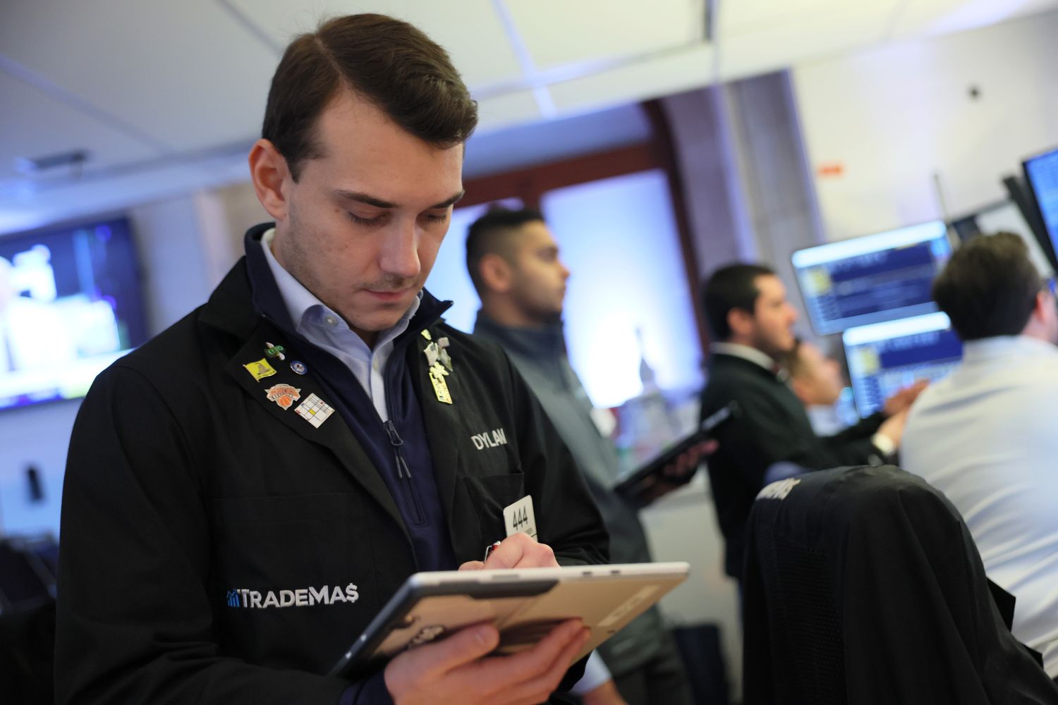 Stock Indexes Drop as Nvidia-Led Rally Fades; Walmart Jumps on Strong Results, Lifted Outlook