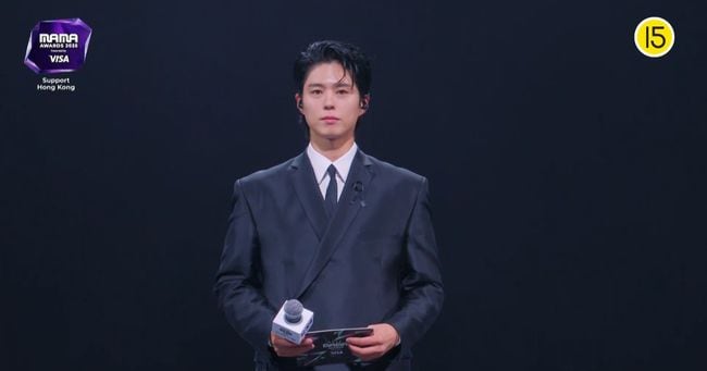 Park Bo-gum Honors Hong Kong Fire Victims - 조선일보