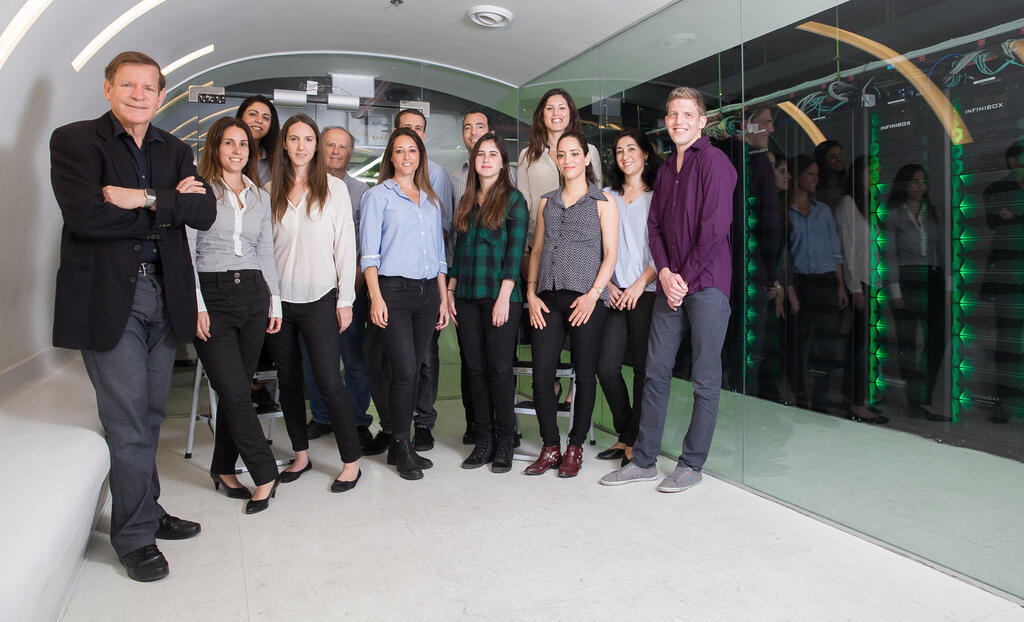 משה ינאי ועובדי אינפינידט מוסף