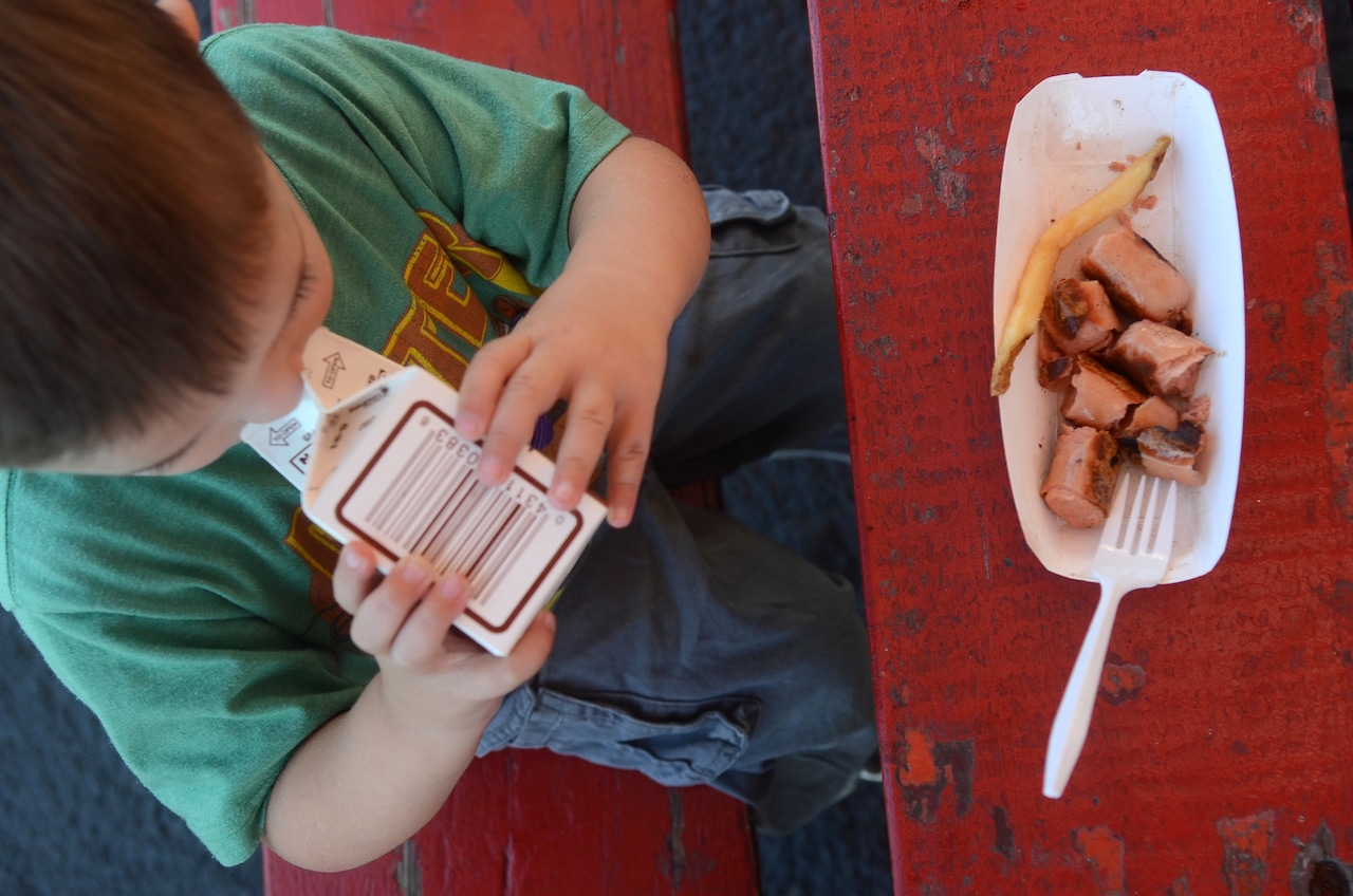 Kids can show a SNAP card to get a free hamburger at this Pacific Northwest chain