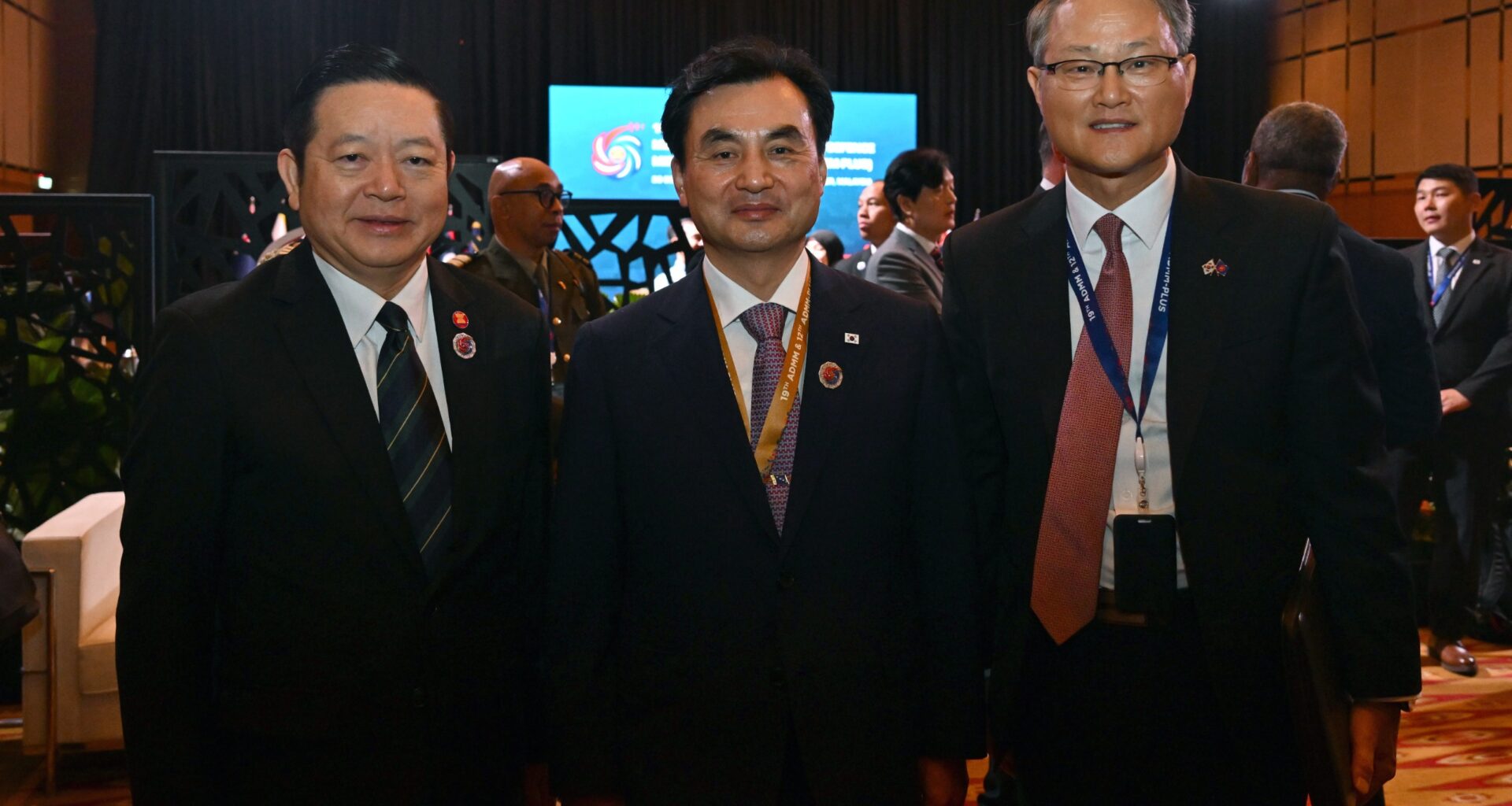 Secretary-General of ASEAN exchanges views with the Minister of National Defence of the Republic of Korea