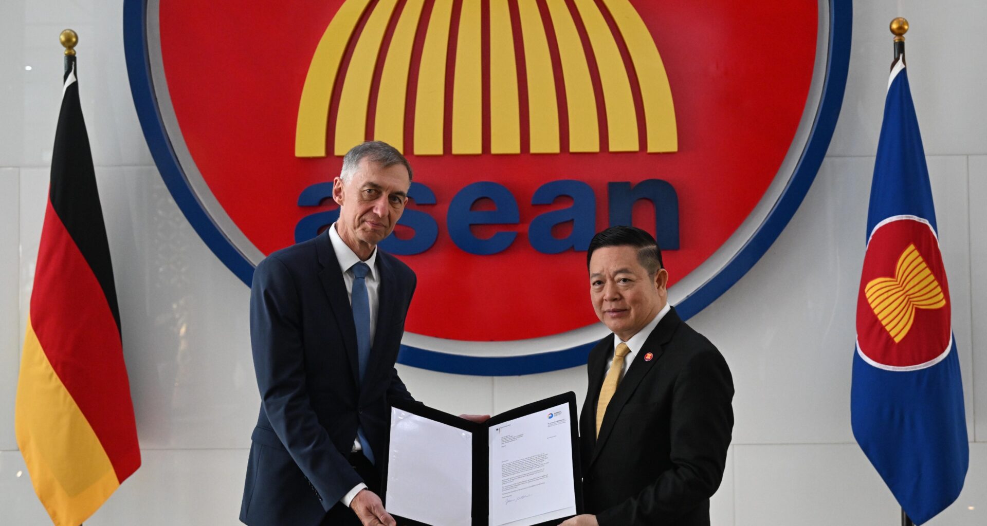 Ambassador of the Federal Republic of Germany to ASEAN presents Credentials to the Secretary-General of ASEAN