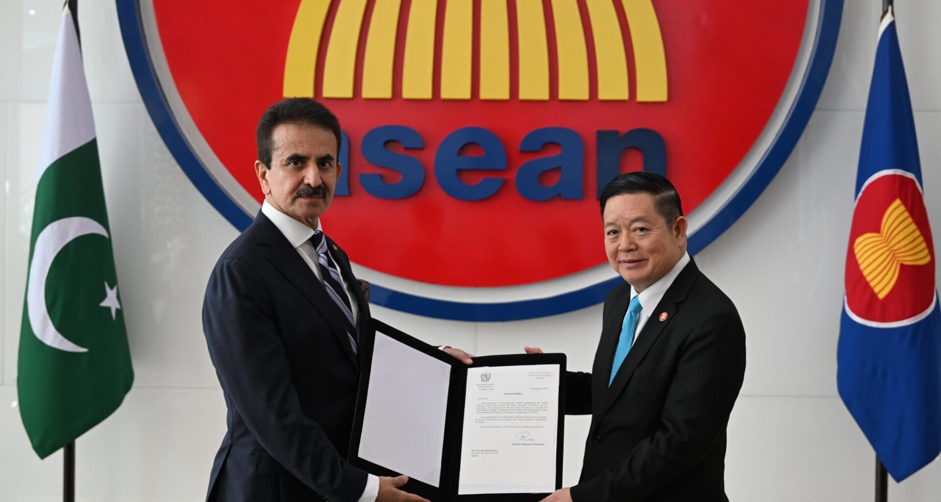 Ambassador of Pakistan to ASEAN Presents Credentials to the Secretary-General of ASEAN