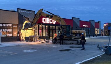 Robbers crash excavator into Etobicoke CIBC