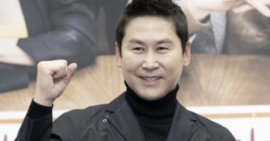 Jeon In-kwon and Shin Dong-yup Swap Self-Deprecating Marijuana Jokes - 조선일보