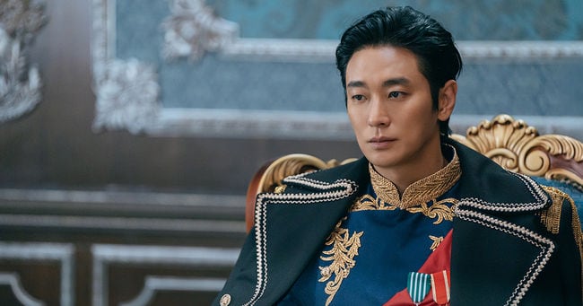 The Remarried Empress Production Apologizes for Nazi-Like Medal Prop - 조선일보