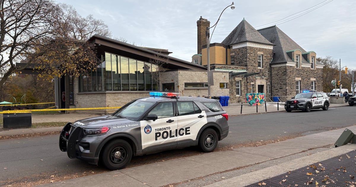 Man seriously hurt in west Toronto stabbing