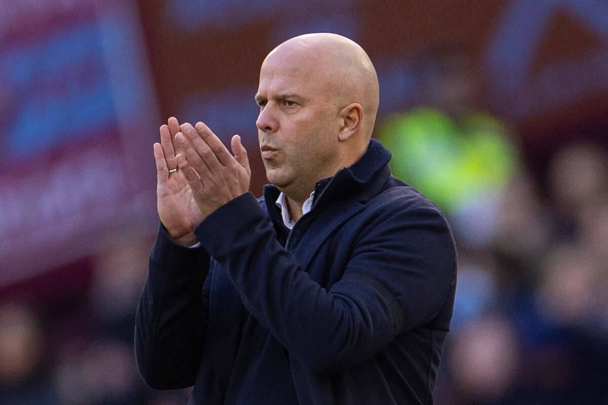 LONDON, ENGLAND - Sunday, November 30, 2025: Liverpool's head coach Arne Slot during the FA Premier League match between West Ham United FC and Liverpool FC at the London Stadium. (Photo by David Rawcliffe/Propaganda)