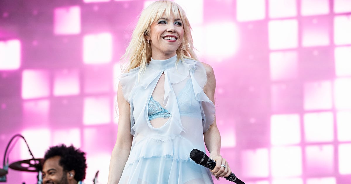 Carly Rae Jepsen announces she’s pregnant