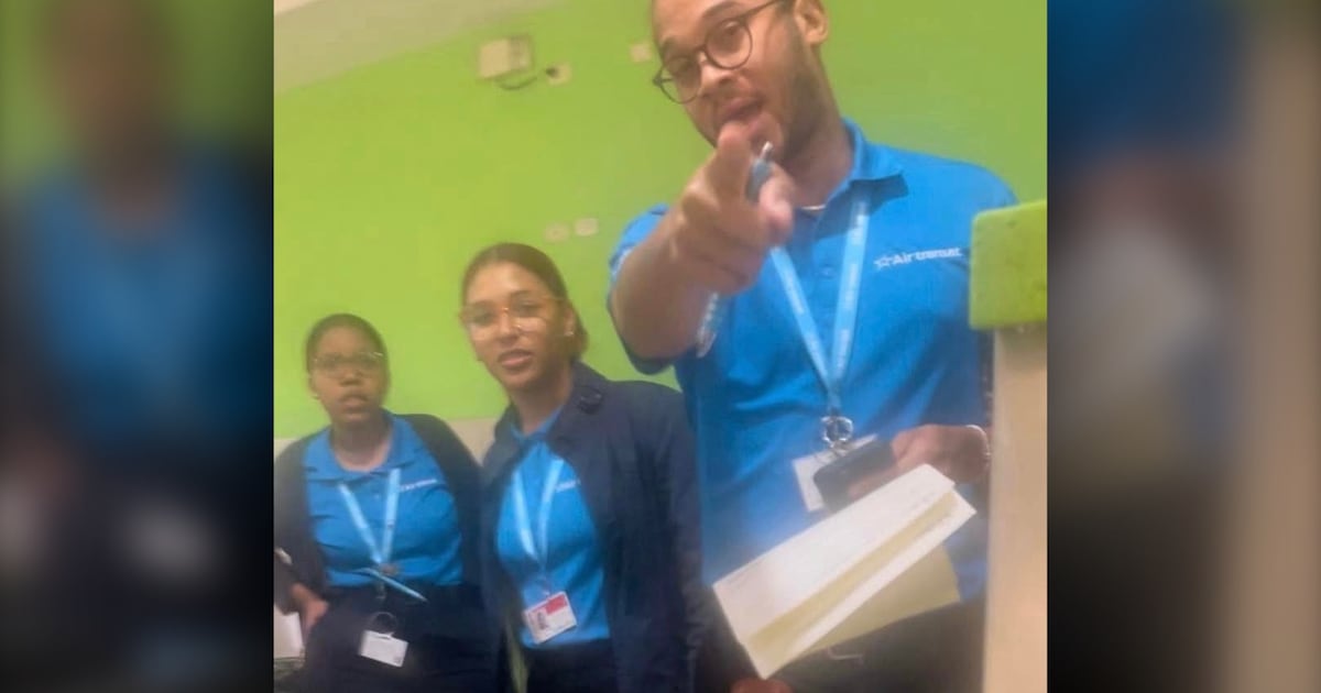 Air Transat pays couple for customer service breakdown