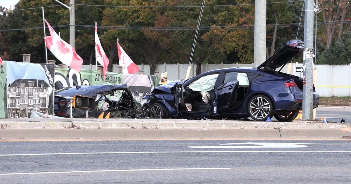 2 dead, youth charged in Brampton crash