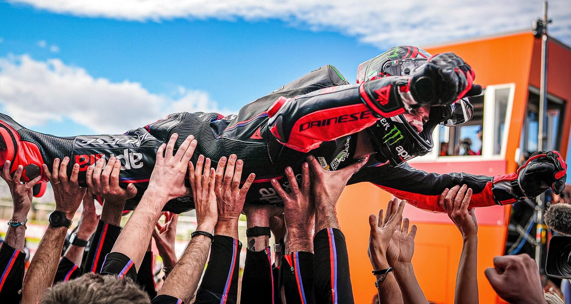 Brilliant Bezzecchi holds off Fernandez for Valencia victory