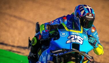 Fernandez and Bezzecchi put Aprilia on top, Yamaha go full V4 in Valencia