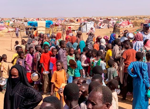 Hundreds of men rounded up and shot by paramilitaries in Sudan, say witnesses