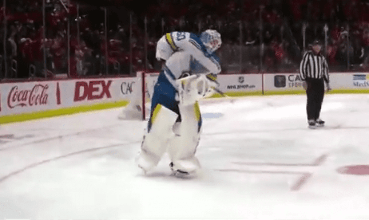 Blues’ Jordan Binnington tries to steal Alex Ovechkin’s 900th goal puck
