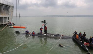 'Piranha' lightweight torpedo being loaded into KSOT. TNI AL picture.