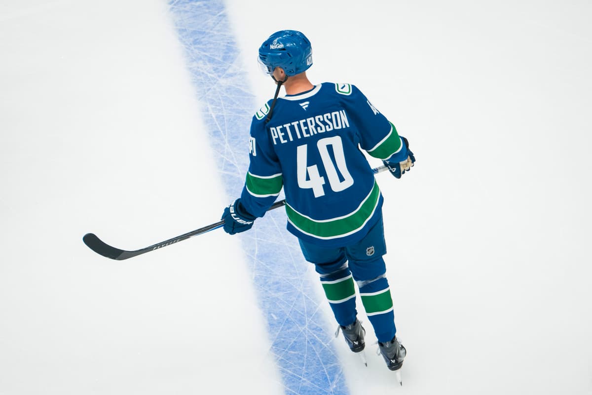 Elias Pettersson is quietly having himself a very notable November