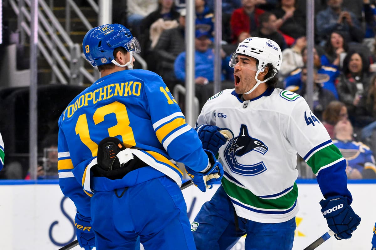 Sherwood goes hat trick-or-treating in Canucks’ win over Blues