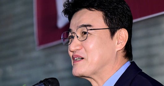 Park Joong-hoon Praises Ahn Sung-ki, Jang Dong-gun's Calm Demeanor - 조선일보