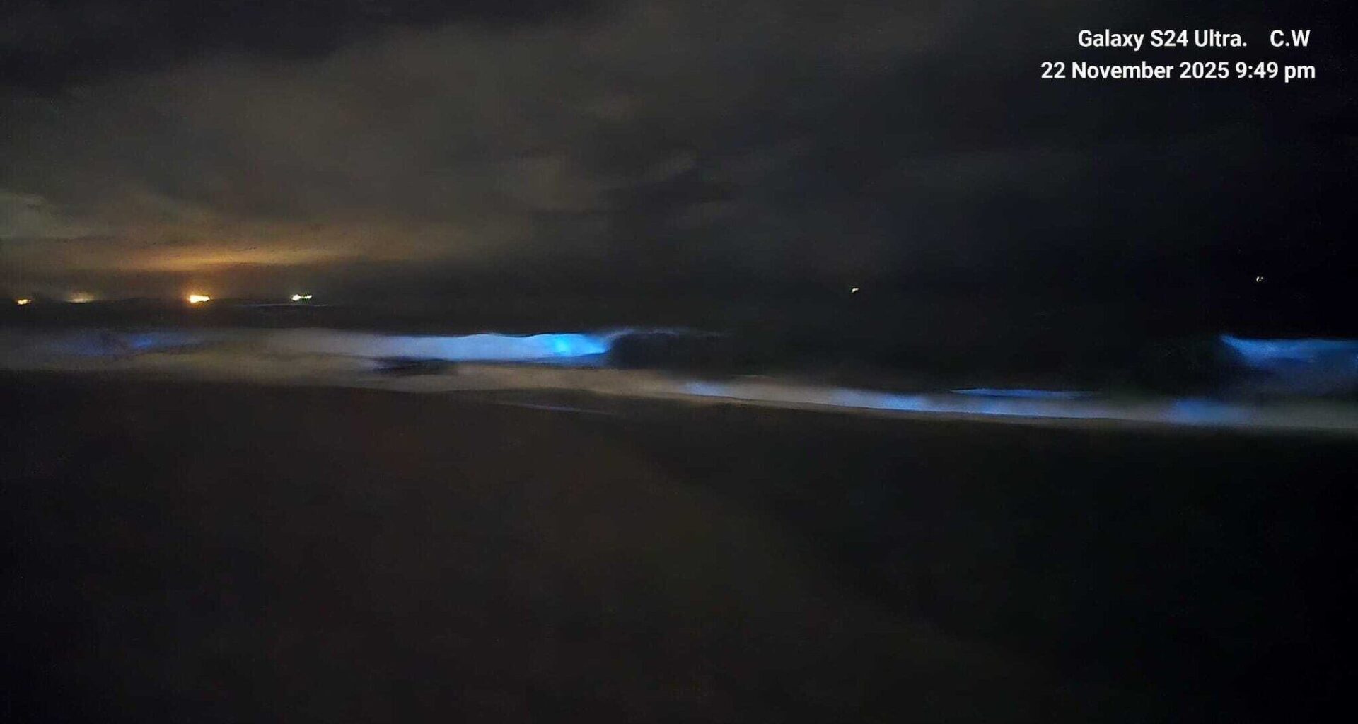 SunLive - Blue wave: An 'ethereal' spectacle at Pāpāmoa