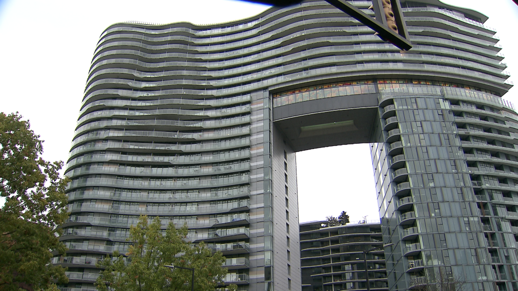 8-year-old girl dies after falling from Yaletown high-rise: VPD