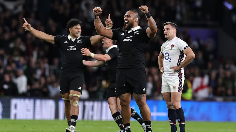 The All Blacks celebrate the dropped goal miss by George Ford at Twickenham last year.