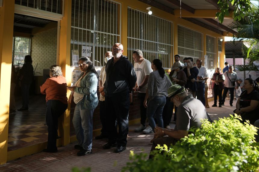 Voters line up at a polling station during general elections in Tegucigalpa, Honduras, on Sunday.