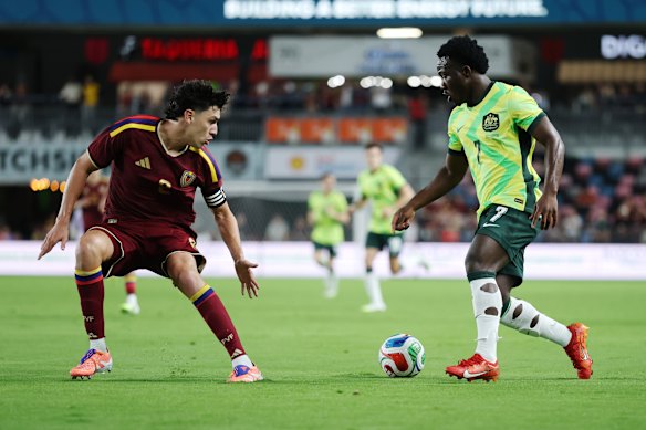 Nestory Irankunda on the ball.