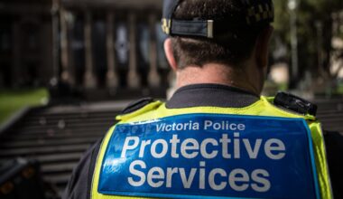 Victorian Protective Services Officers to be redeployed from train stations to patrol shopping centres