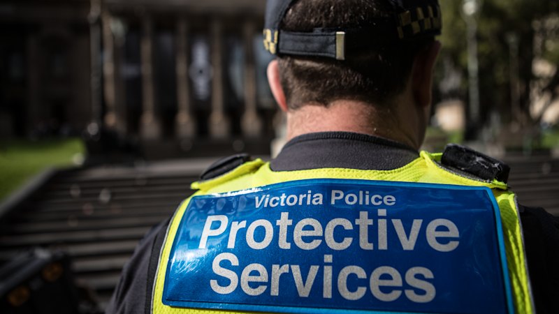 Victorian Protective Services Officers to be redeployed from train stations to patrol shopping centres