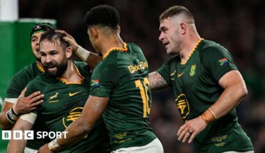 Cobus Reinach celebrates scoring South Africa's second try