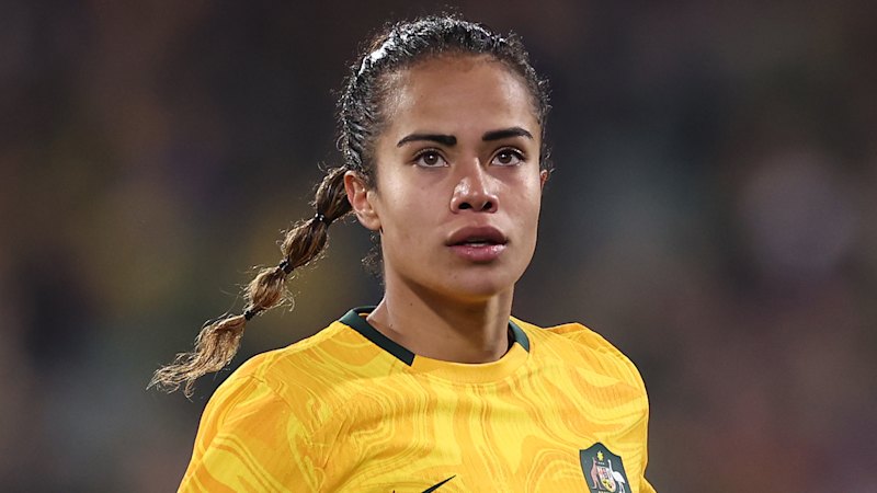 Mary Fowler claims she was given bananas instead of flowers on leaving French club