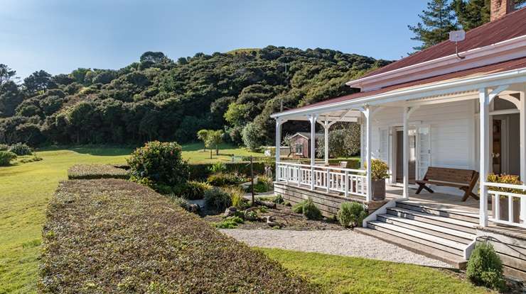 40 Rothschild Terrace, in Ōakura Bay, on Waiheke Island, is on the open market for the first time in 45 years. Photo / Supplied