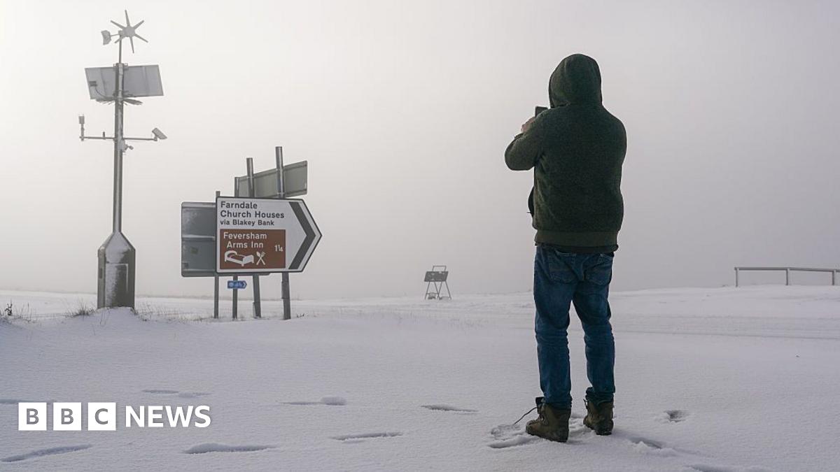 Yorkshire snow disruption on roads amid Met Office amber warning