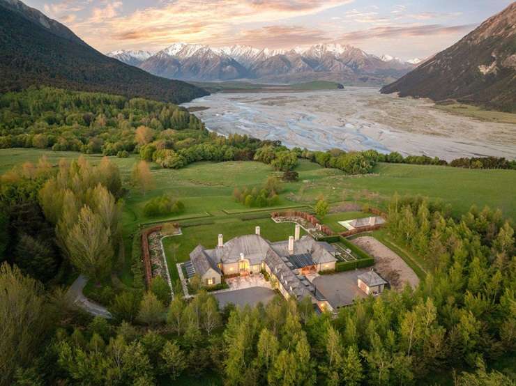 Old school charm in the rich-lister playground: 1 Suburb Street, in Queenstown, goes to auction on November 22. Photo / Supplied