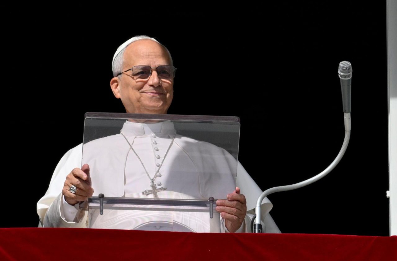 Pope at Angelus: Remembering the dead brings hope to the future