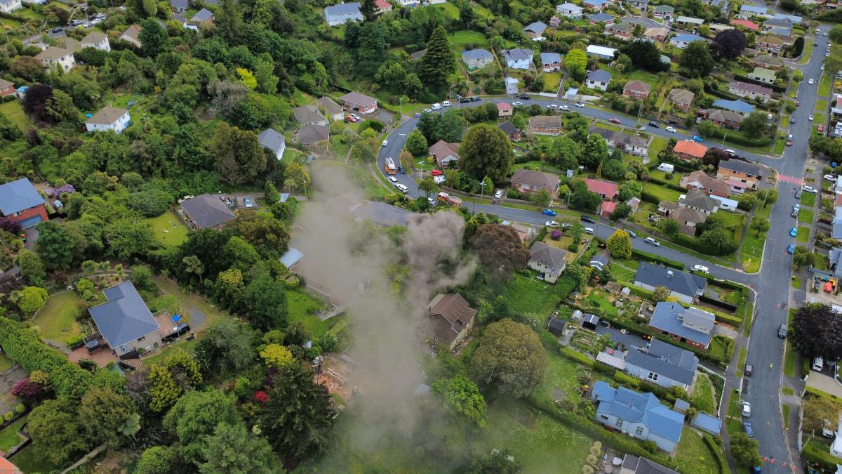 Loud 'bang' wakes man to kitchen fire in Wakari