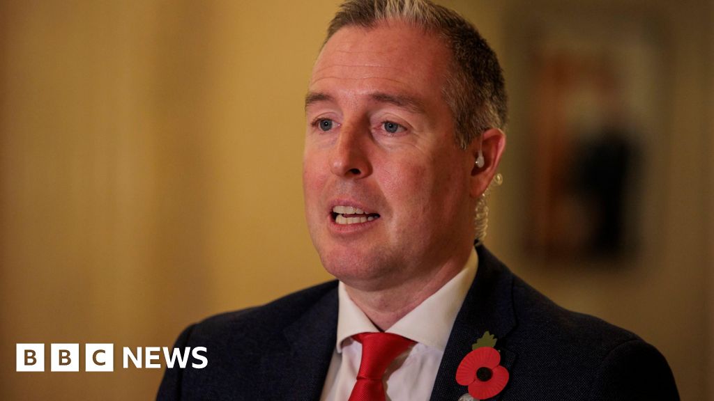 No confidence motion in Education Minister over Israel trip fails