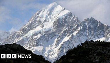 Two climbers dead on New Zealand's tallest mountain