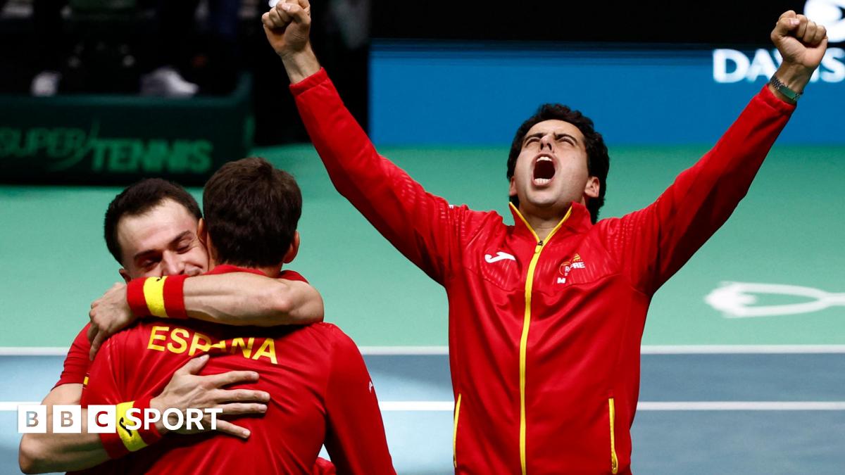 Jaume Munar celebrates Spain's win after Pedro Martinez and Marcel Granoller prevailed in their doubles match
