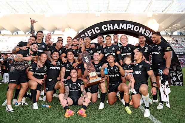 The Kiwis celebrate winning the 2025 Pacific Championship title.