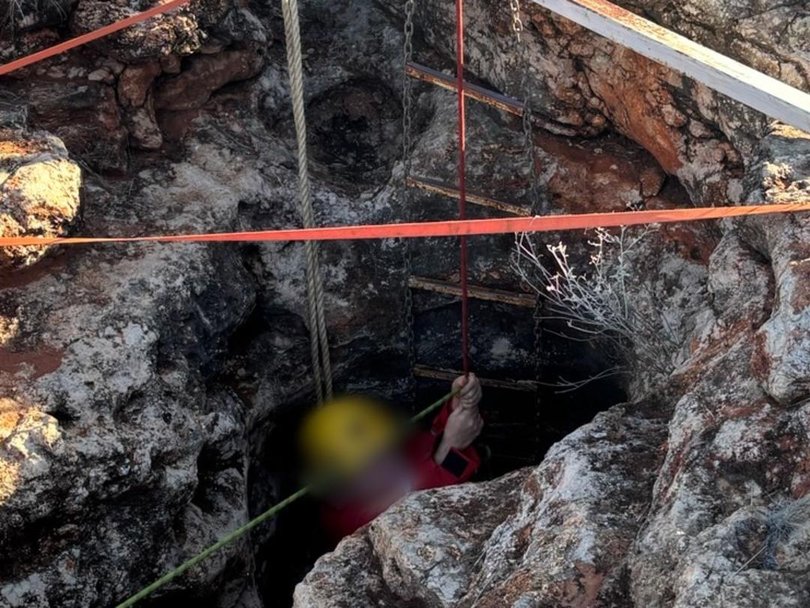 Woman rescued after night trapped in WA cave.